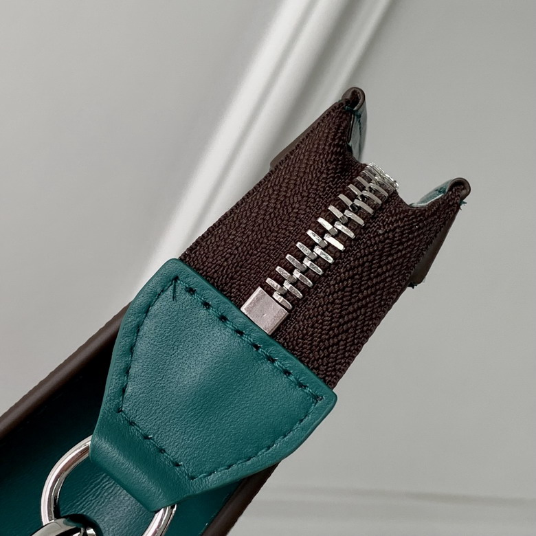 bag louis vuitton alpha 000078 29 bag louis vuitton alpha 000078 29