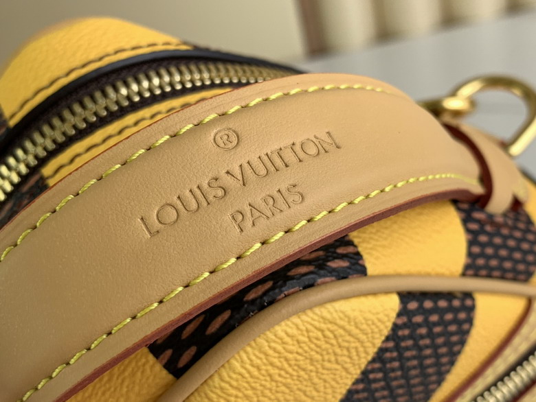 bag louis vuitton chess messenger 000089 29 bag louis vuitton chess messenger 000089 29