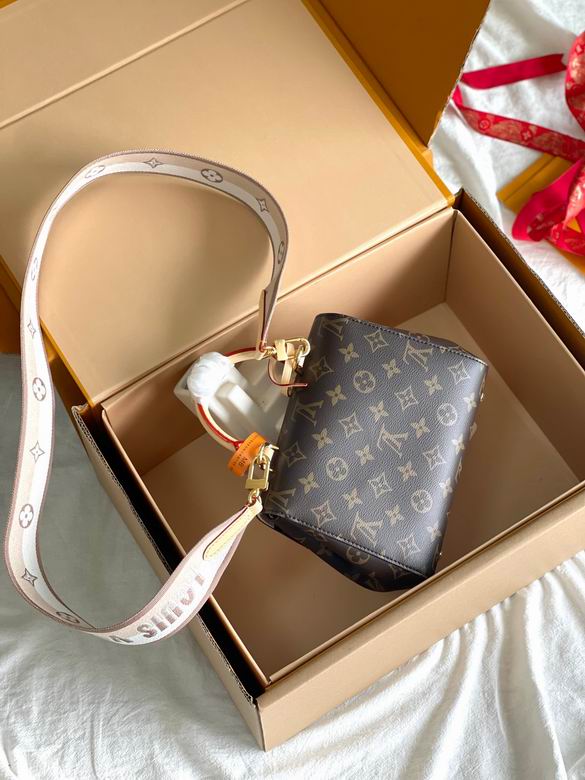 bag louis vuitton cluny 000100 39 bag louis vuitton cluny 000100 39