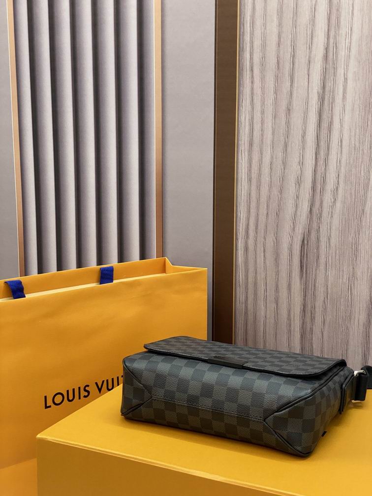 bag louis vuitton district 000101 38 bag louis vuitton district 000101 38