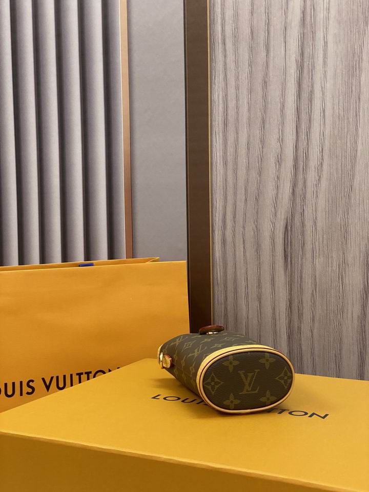 bag louis vuitton fold me pouch 000090 07 bag louis vuitton fold me pouch 000090 07